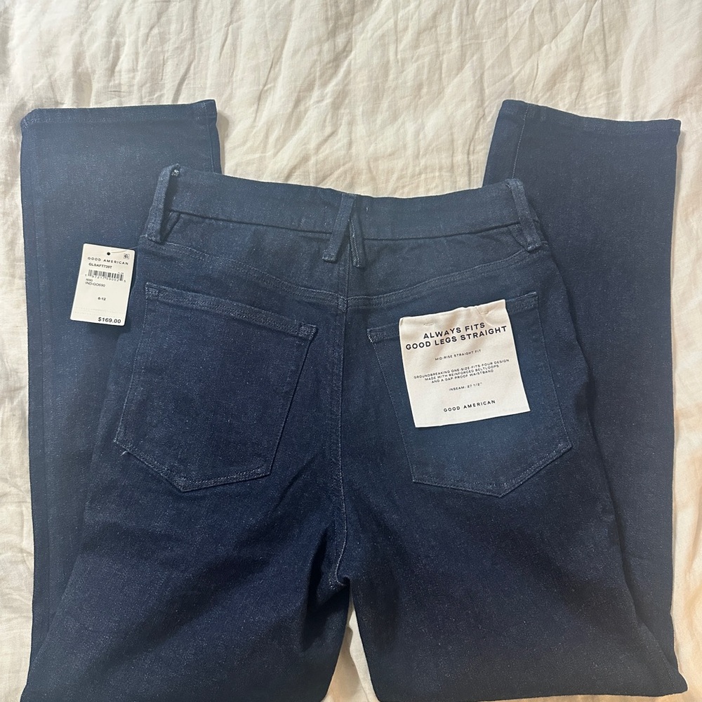 NWT Good American ALWAYS FITS
GOOD LEGS STRAIGHT Size 6-12